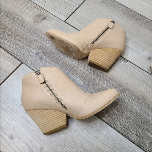 Eileen Fisher Beige Leather Trail Ankle Booties - Picture 1 of 11